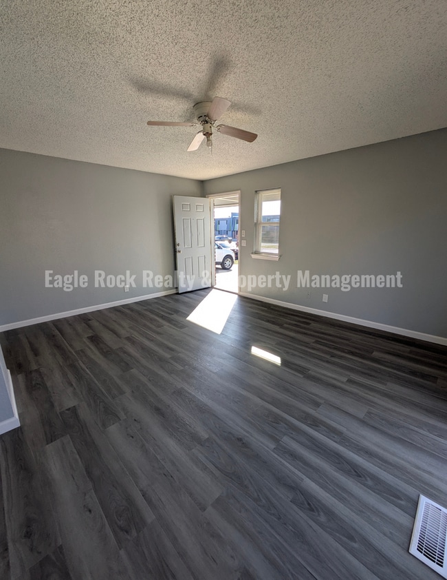 Building Photo - East Tulsa Duplex Unit for Rent (2beds/1.5baths)