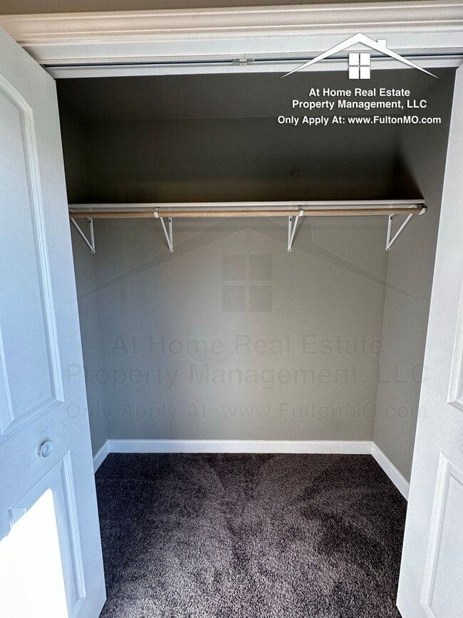 Building Photo - 1301 Cmn Lp Ln