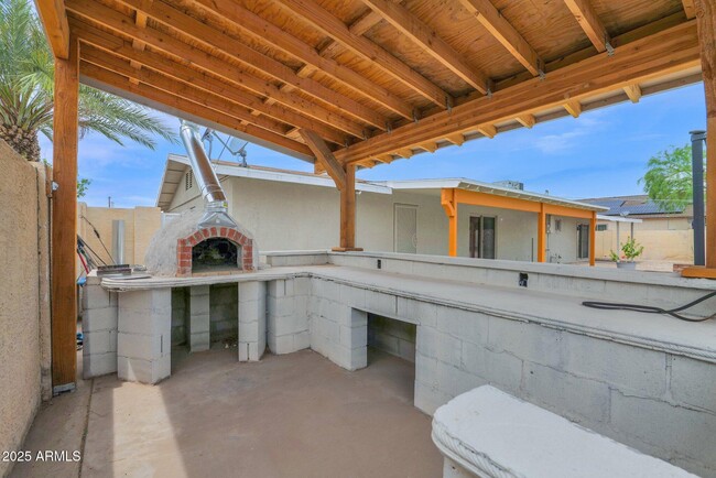 Building Photo - 301 N 87th St