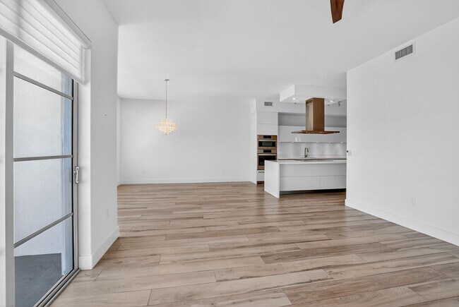 Building Photo - 155 E Boca Raton Rd