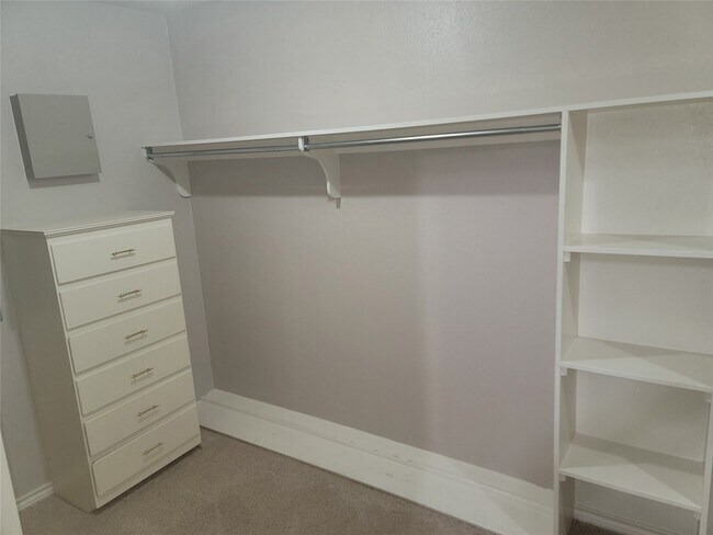 Building Photo - 5719 Encore Dr