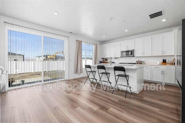 Building Photo - 766 S 850 W