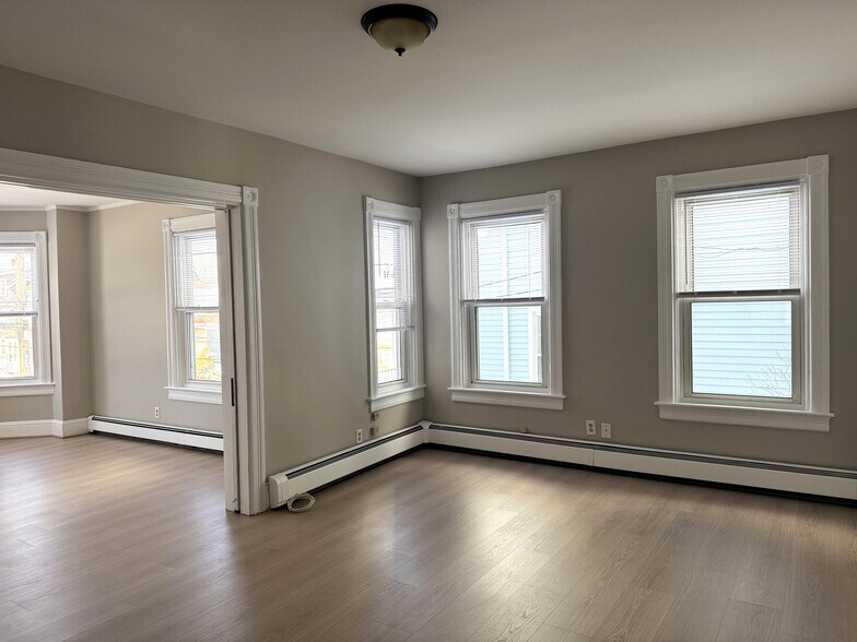 Building Photo - 580 Park Ave