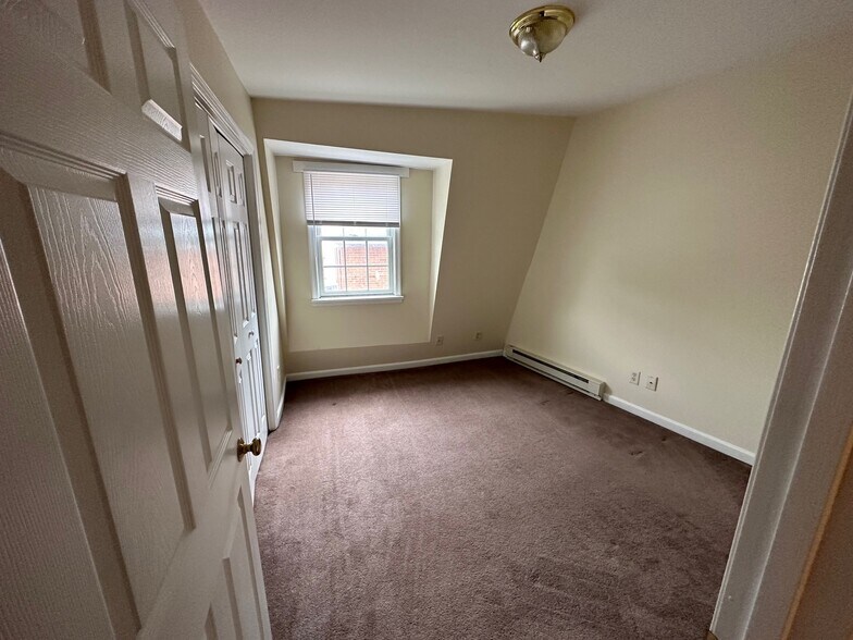 Bed 1 - 426 W Main St