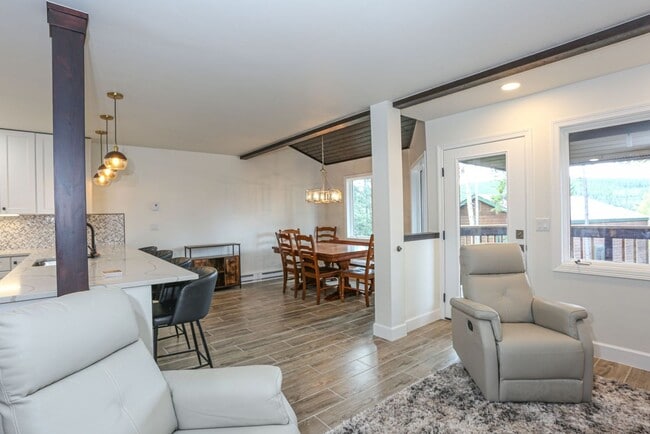 Building Photo - 6 month lease! Updated Baldy Breckenridge Townhome! Dogs negotiable!