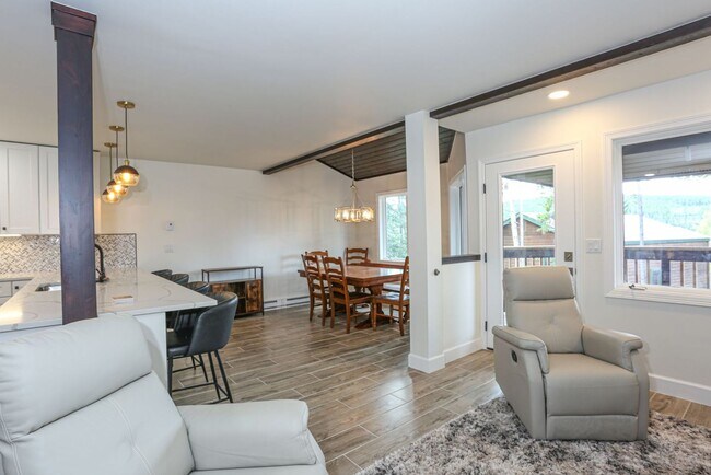 Building Photo - Updated Baldy Breckenridge Townhome! Summer lease! Dogs negotiable!