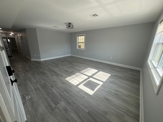 Primary Photo - 44 Oxford St