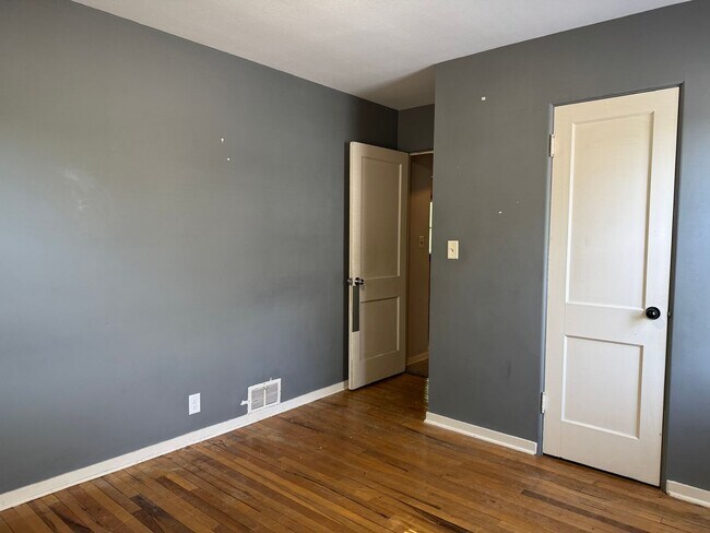 Building Photo - 4 Bedroom 2 Bath - North Fargo