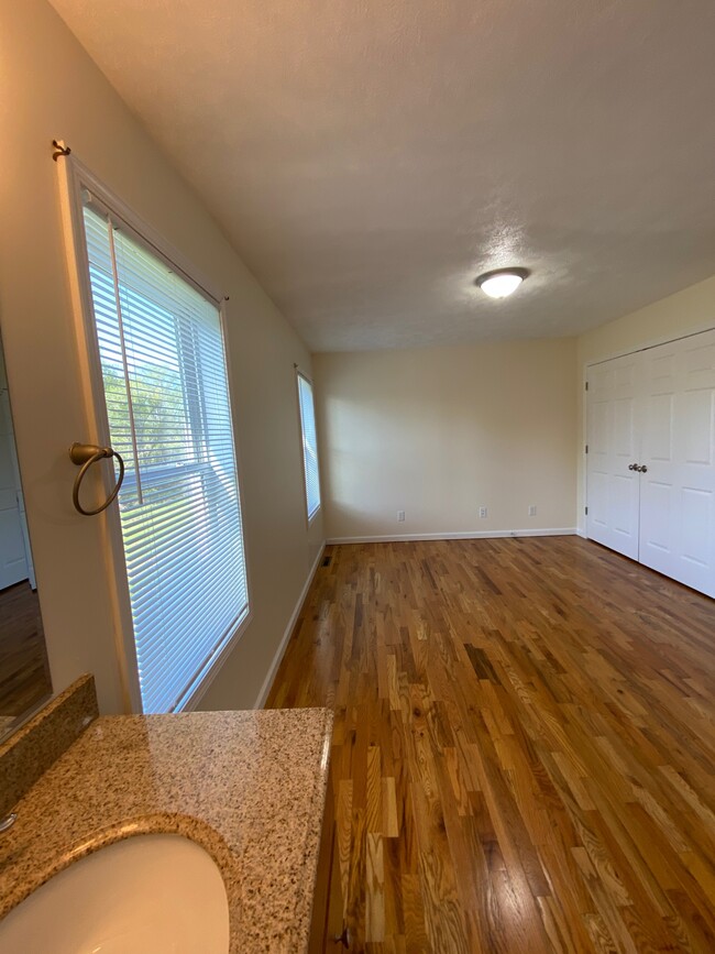 Building Photo - 204 Betsinger Rd