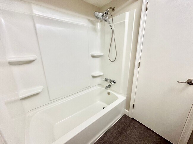 Building Photo - Gorgeous Condo in Willoughby Beach