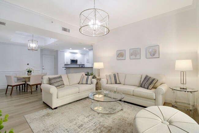 Building Photo - 801 S Olive Ave