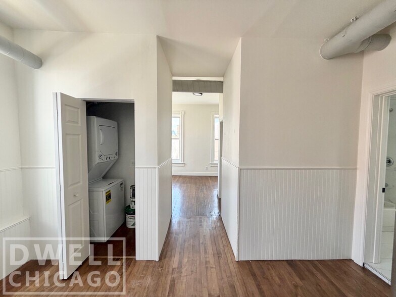 Building Photo - 1362 N Bosworth Ave