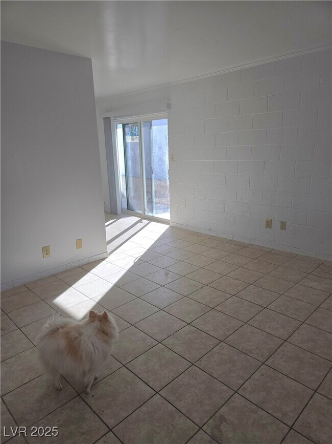 Building Photo - 821 A Ave