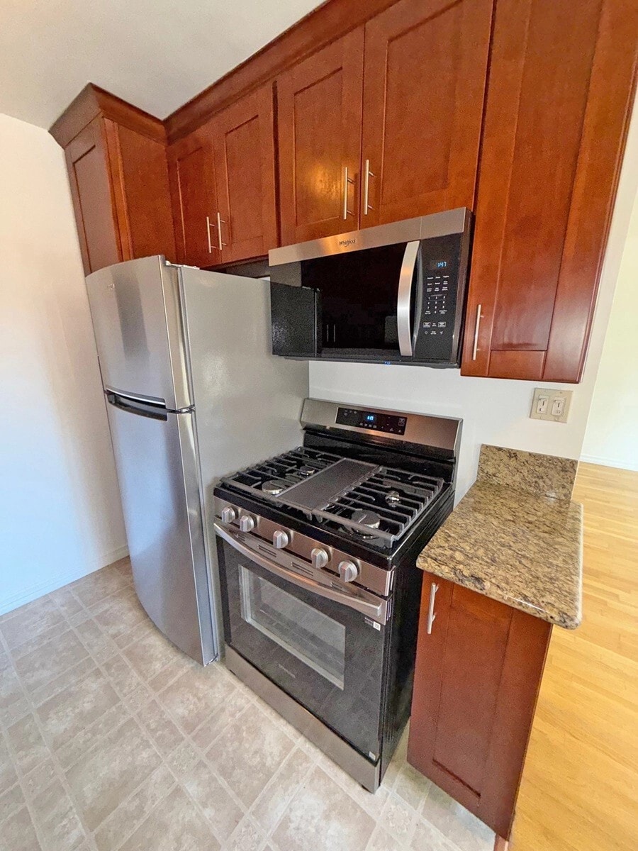 Building Photo - 1263 Hayworth Ave