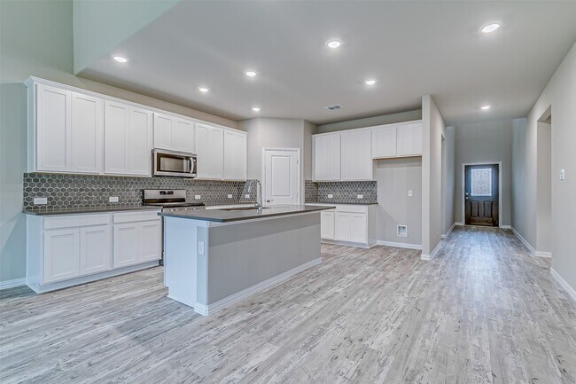 Building Photo - 337 Edmund Ln