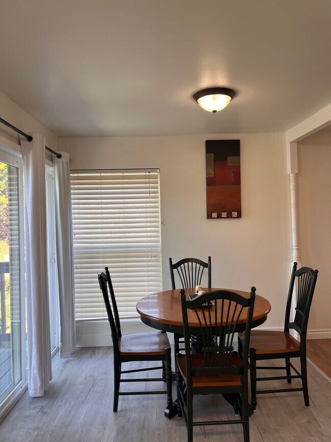 Building Photo - Bradley Short Term Rental