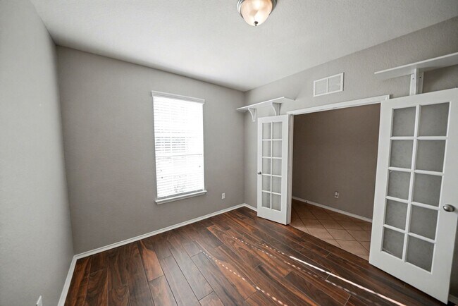 Building Photo - Beautiful Home in the Highly Desirable Ala...