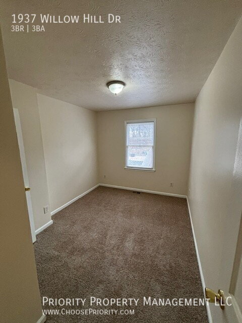 Building Photo - 1937 Willow Hill Dr