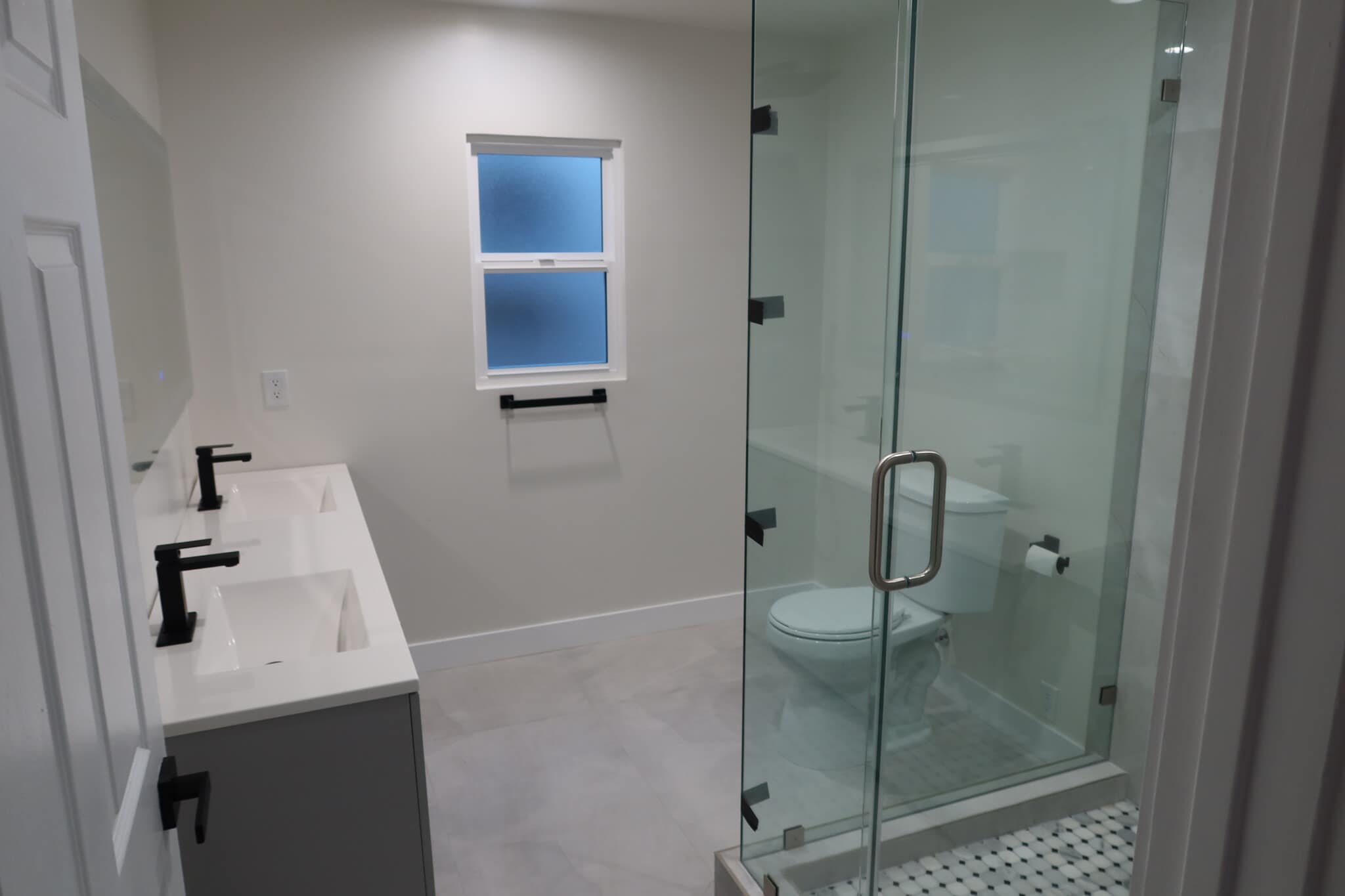 Building Photo - 537 W Milford St