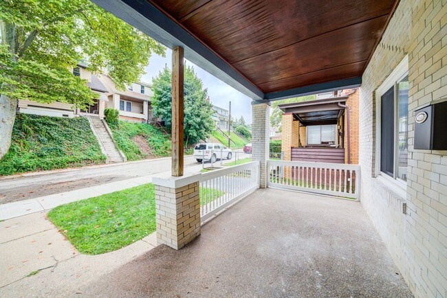 Building Photo - Stunning 3 bedroom home in Bon Air availab...