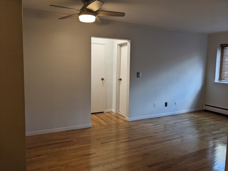Living / Dining room - 378 Valley