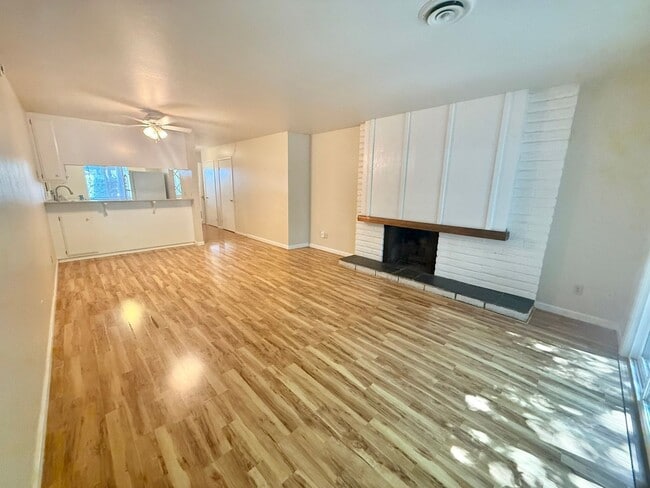 Building Photo - 604 Radcliffe Dr