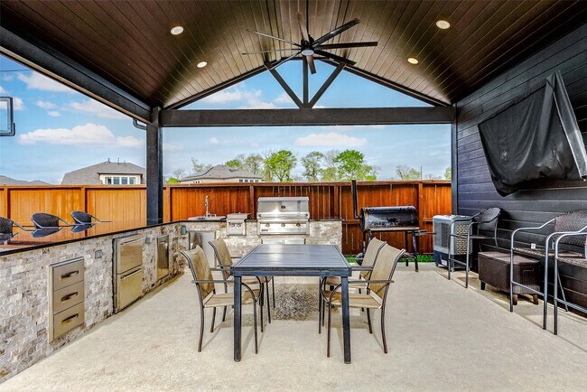 Building Photo - 9903 Regal Bend Dr