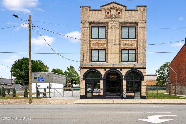 Building Photo - 1529 W Market St