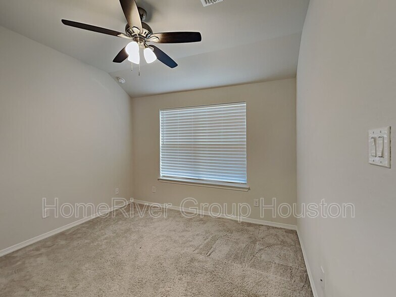 Building Photo - 8926 Emerald Cane Dr