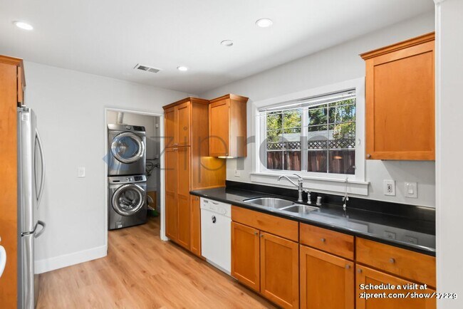 Building Photo - 96 Loyola Ave