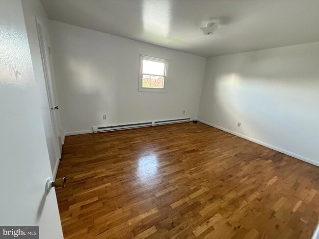 Building Photo - 2256 Roosevelt Blvd