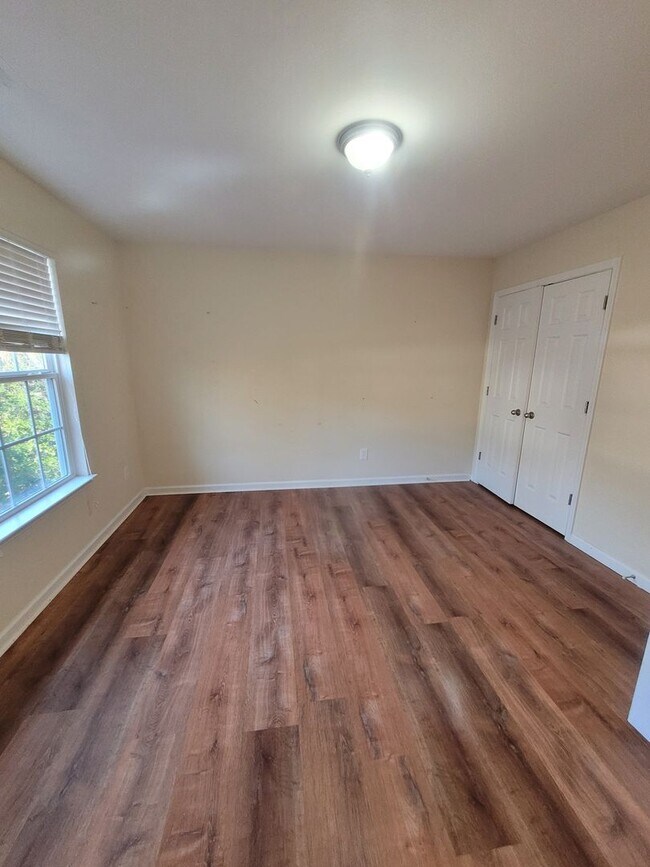 Building Photo - 8351 Thomas Jefferson Way