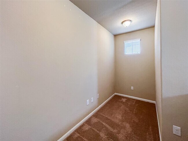 Building Photo - 2880 Donnell Dr