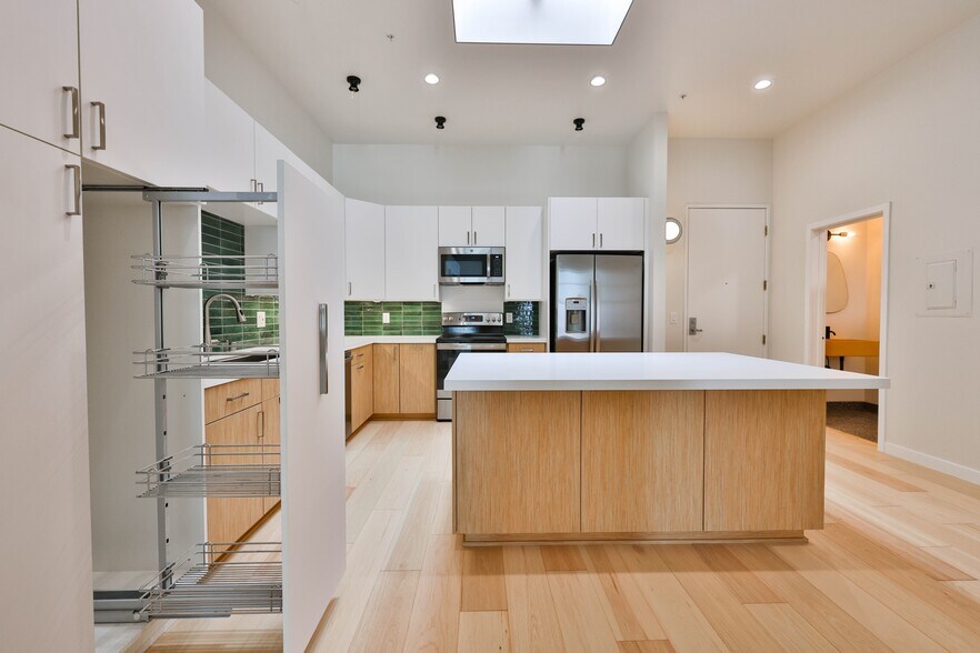 Pantry - 3211 5th Ave