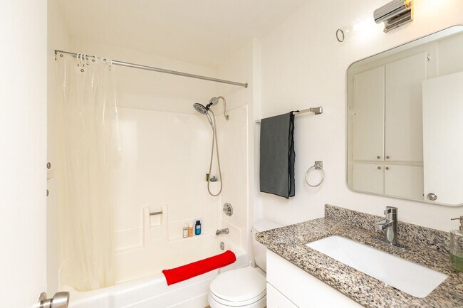 Building Photo - 3 Bedroom Townhome in the Gated College Park Community of San Diego