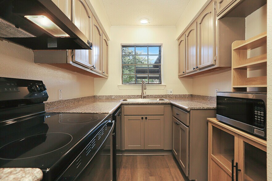 Building Photo - 2625 Kelli Dr