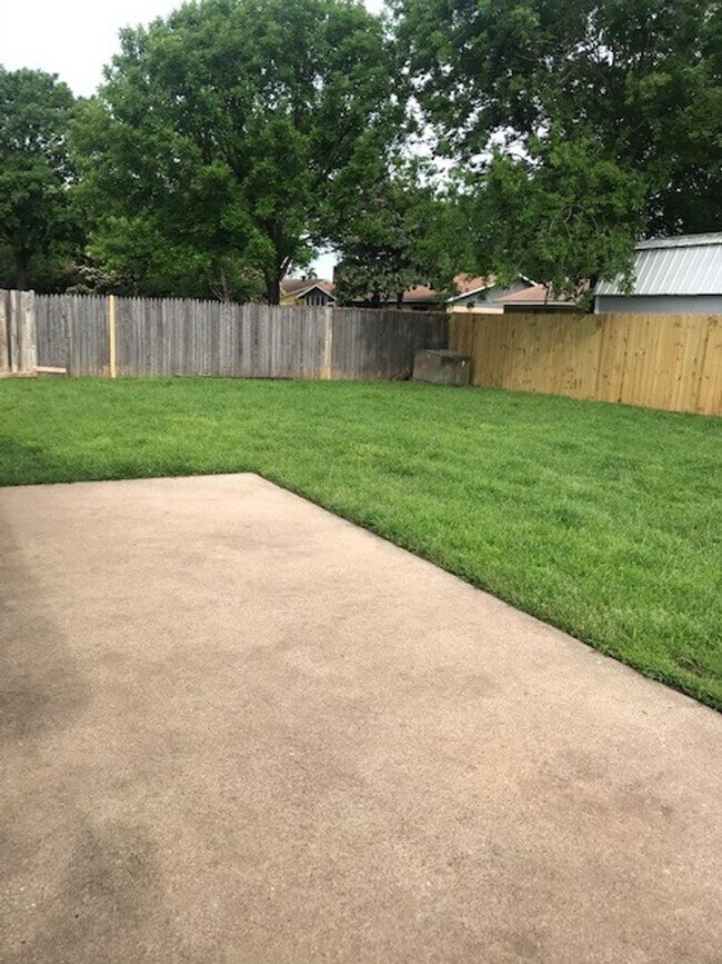 Building Photo - 3 bedroom in quiet subdivision