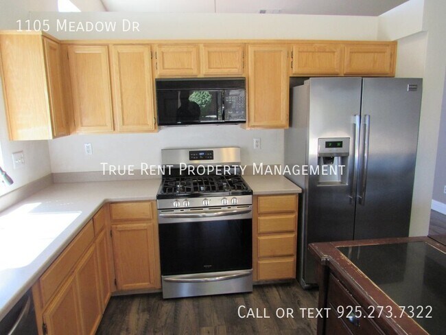 Building Photo - Beautiful 3 Bed, 2 Bath Home in Great Live...