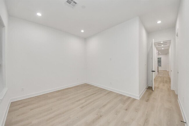 Building Photo - 6930 Liverpool St