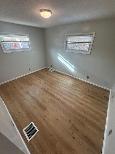 Building Photo - 507 Maplewood Dr