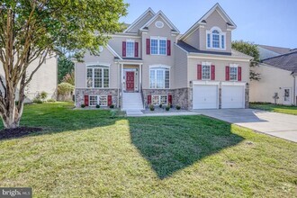 Building Photo - 8677 Brenton Dr