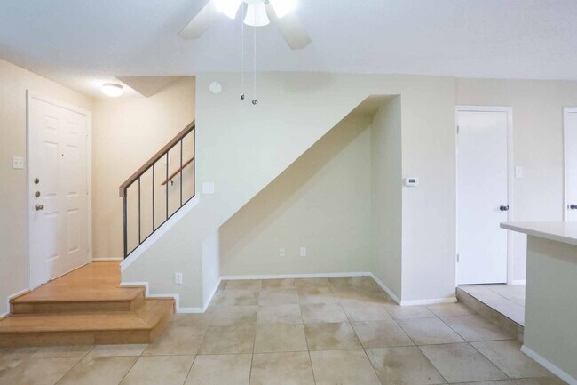 Building Photo - 1411 Gracy Farms Ln