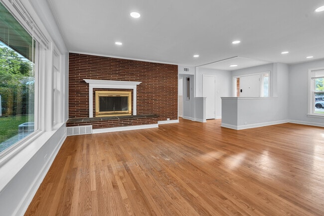 Building Photo - 6811 N Kenneth Ave