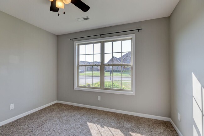Building Photo - 1008 Meadowview Ln