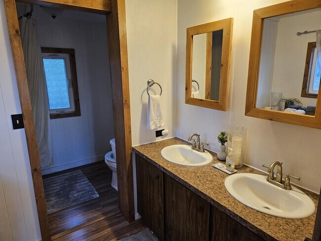 Building Photo - 2006 WY-352