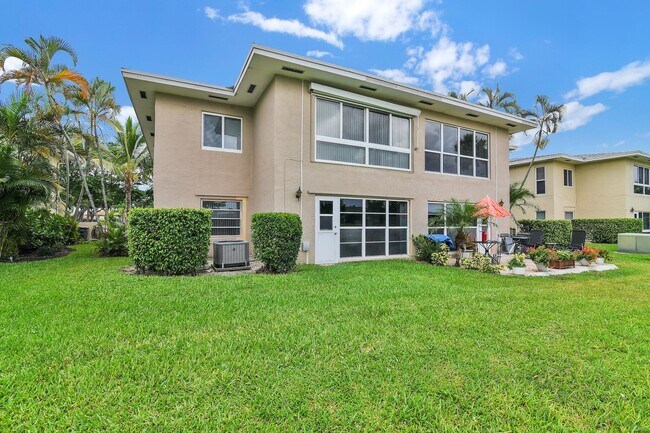 Building Photo - 5910 Via Delray Blvd