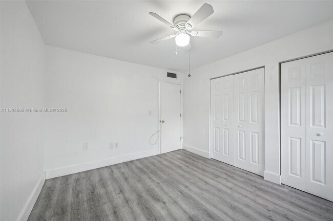 Building Photo - 145 SW 30th Ct