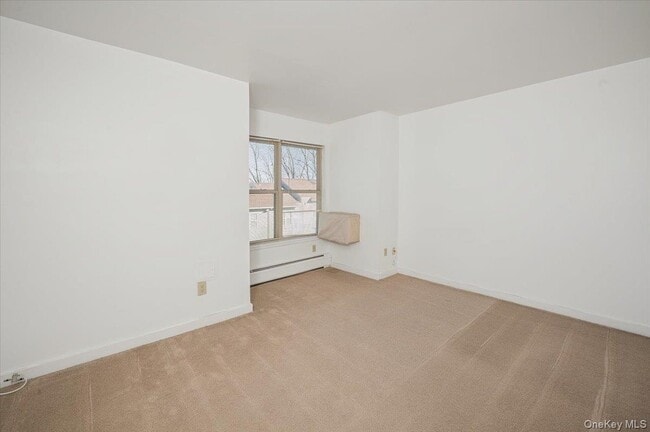 Building Photo - 501 Maplewood Gardens