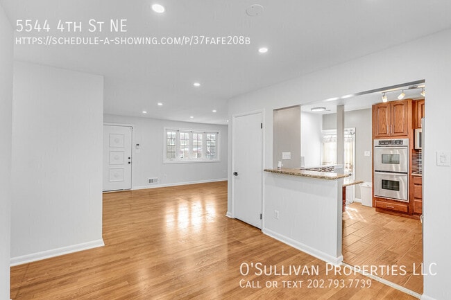 Building Photo - 5544 4th St NE