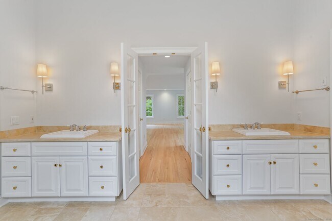 Building Photo - 5 Winthrop Hill